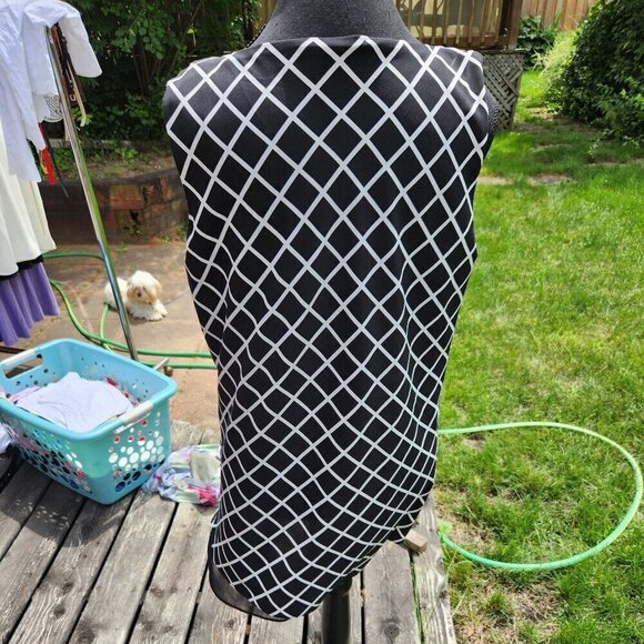 P301. Laura checked tunic |M - Picture 4 of 5
